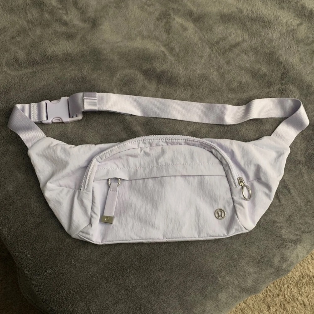 Lululemon on the beat belt bag
